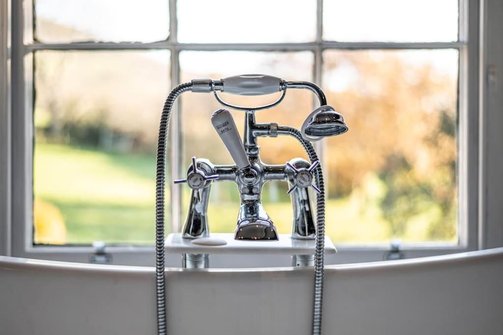 Georgian Country House -Panoramic Views -Sleeps 12 Ruthin Exterior foto