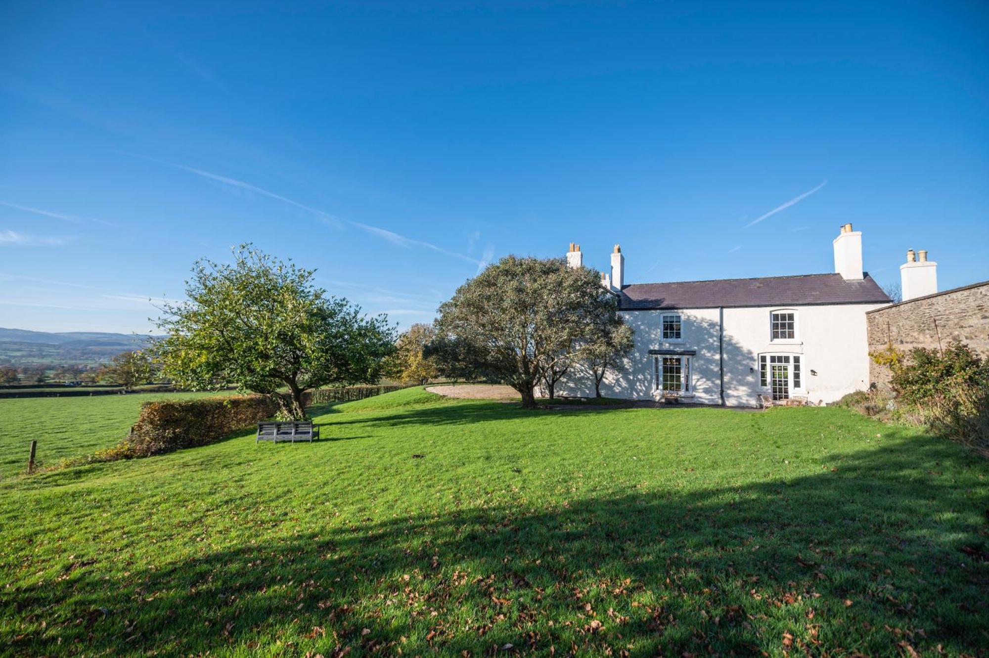 Georgian Country House -Panoramic Views -Sleeps 12 Ruthin Exterior foto